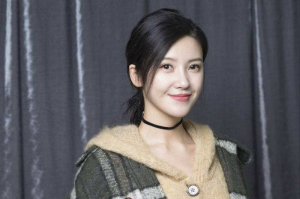 ​杨子姗个人资料(被爷爷奶奶养大的杨子姗，走红后嫁大5岁丈夫，结婚7年零绯闻)