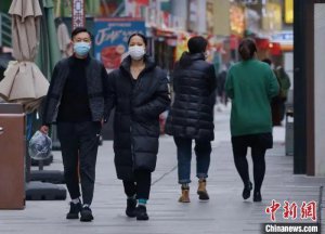​“不是羽绒服买不起，而是军大衣更有性价比”