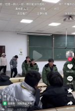 ​军大衣翻红网络背后 记者调查：年轻购买者有所增加