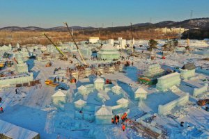 ​11万平冰雕雪雕冰灯再现沈阳历史变迁，棋盘山冰雪世界即将亮相