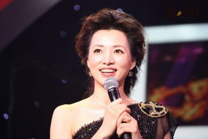 董卿为何退出央视主持人