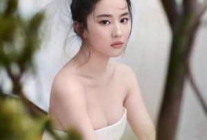 刘亦菲的胸有多大，神仙姐姐B罩胸型完美不油腻(胸型不错)