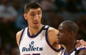 NBA历史上十大最高的球员排名，姚明2.26米只能排第五
