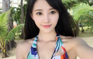 鞠婧祎比基尼私房照曝光，四千年第一美女果然名不虚传(身材超好)
